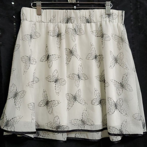 Maurices Dresses & Skirts - Maurices skirt Sz L